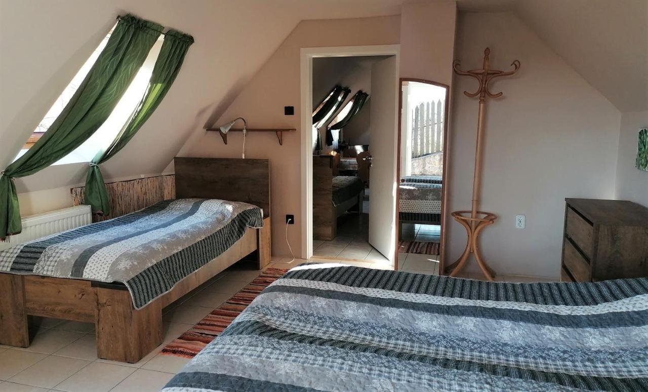 Ferienwohnung Bobita Haza Eplény Exterior foto