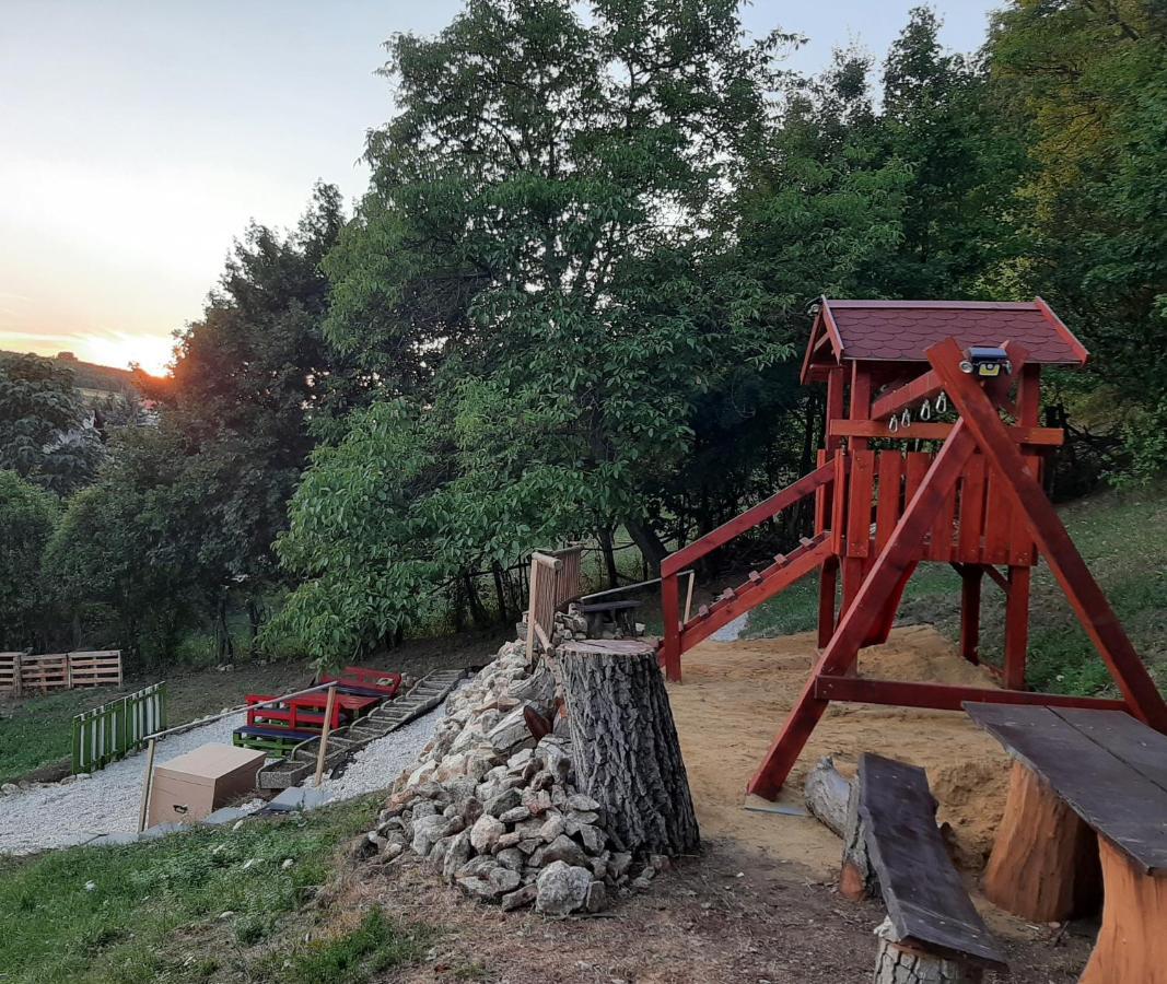 Ferienwohnung Bobita Haza Eplény Exterior foto