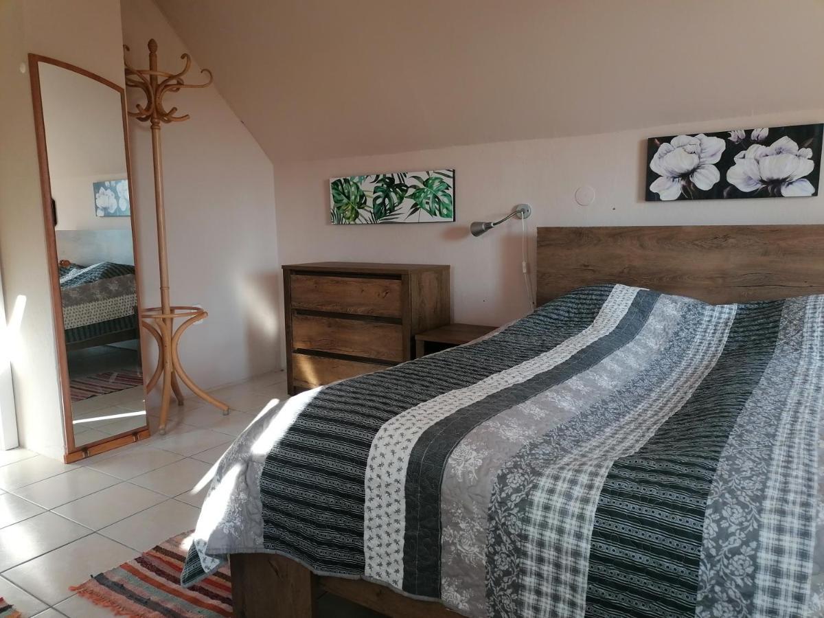 Ferienwohnung Bobita Haza Eplény Exterior foto
