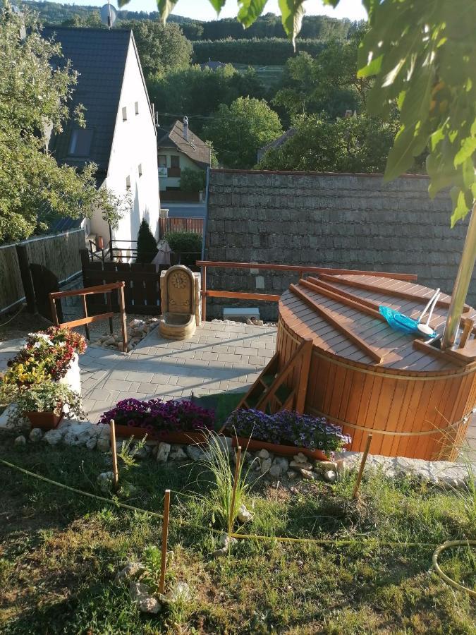 Ferienwohnung Bobita Haza Eplény Exterior foto