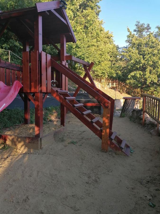 Ferienwohnung Bobita Haza Eplény Exterior foto
