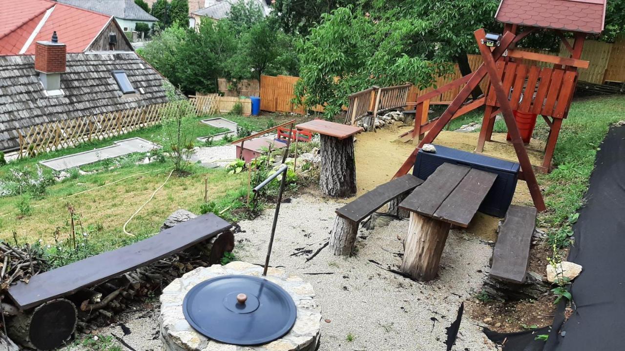 Ferienwohnung Bobita Haza Eplény Exterior foto