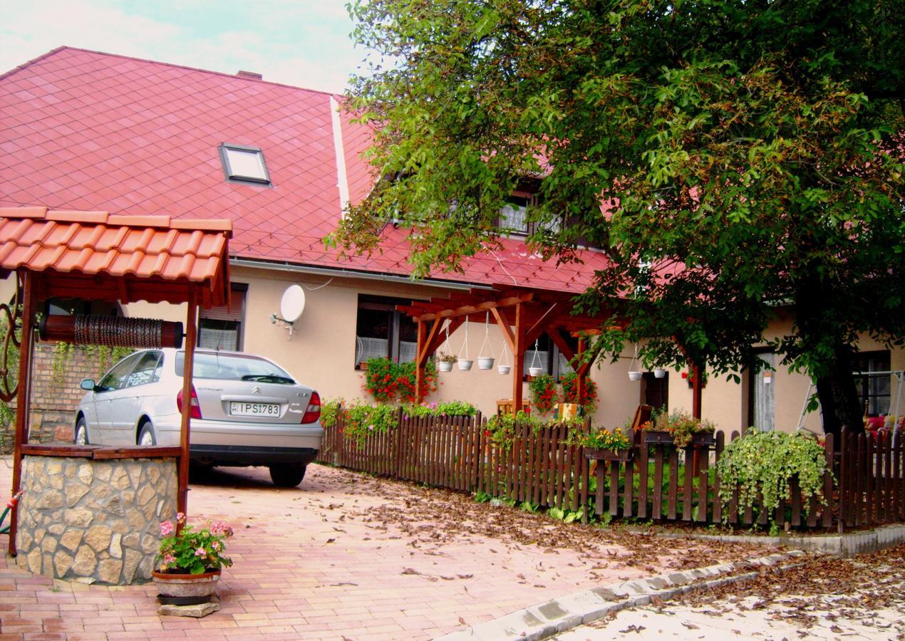 Ferienwohnung Bobita Haza Eplény Exterior foto